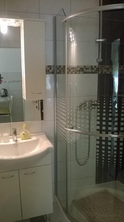 Apartman Renata أوميس المظهر الخارجي الصورة